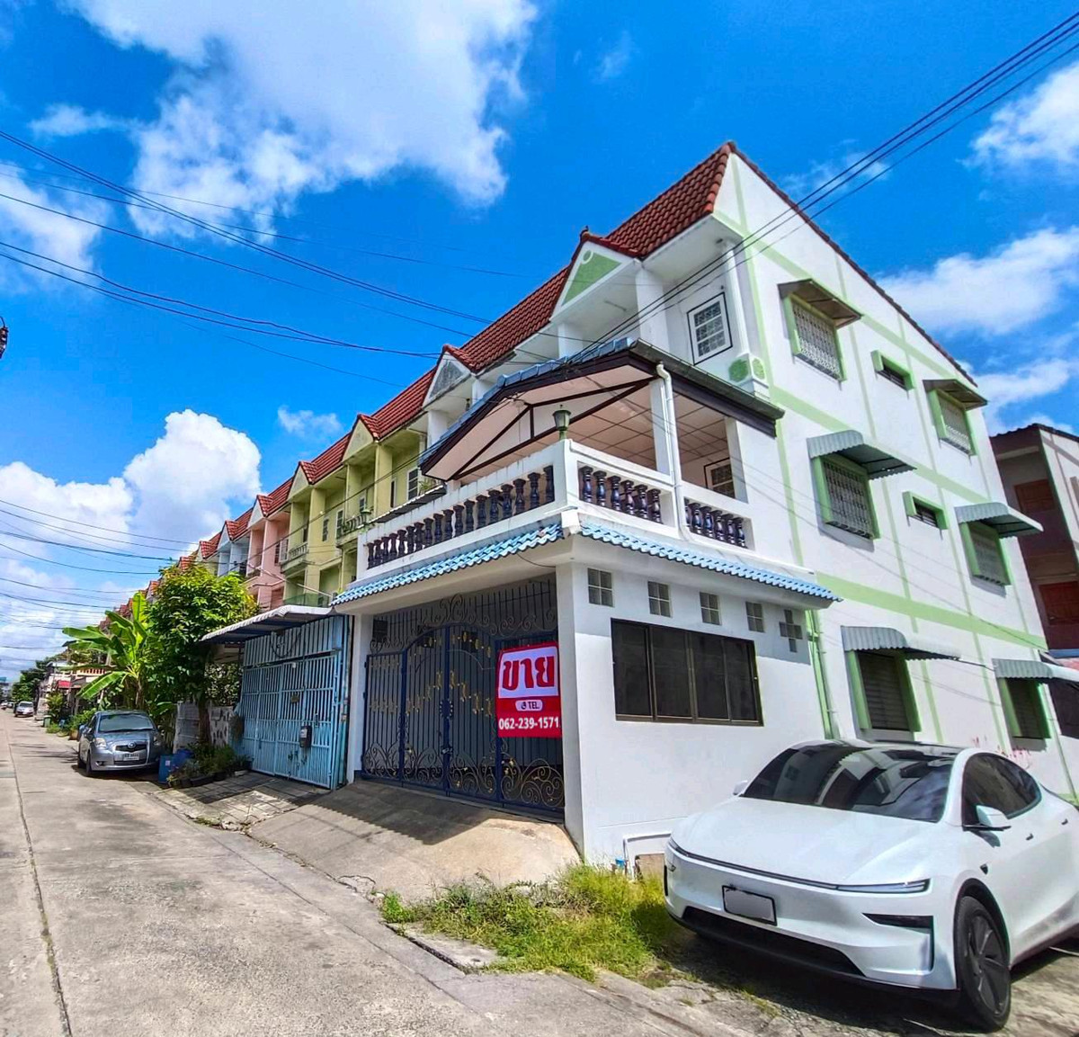 For SaleTownhomeMin Buri, Romklao : 💥Urgent sale!! 3-story townhouse (corner house), Rin Thong Village, Soi Ramkhamhaeng 190, Min Buri Subdistrict, Min Buri District, Bangkok.