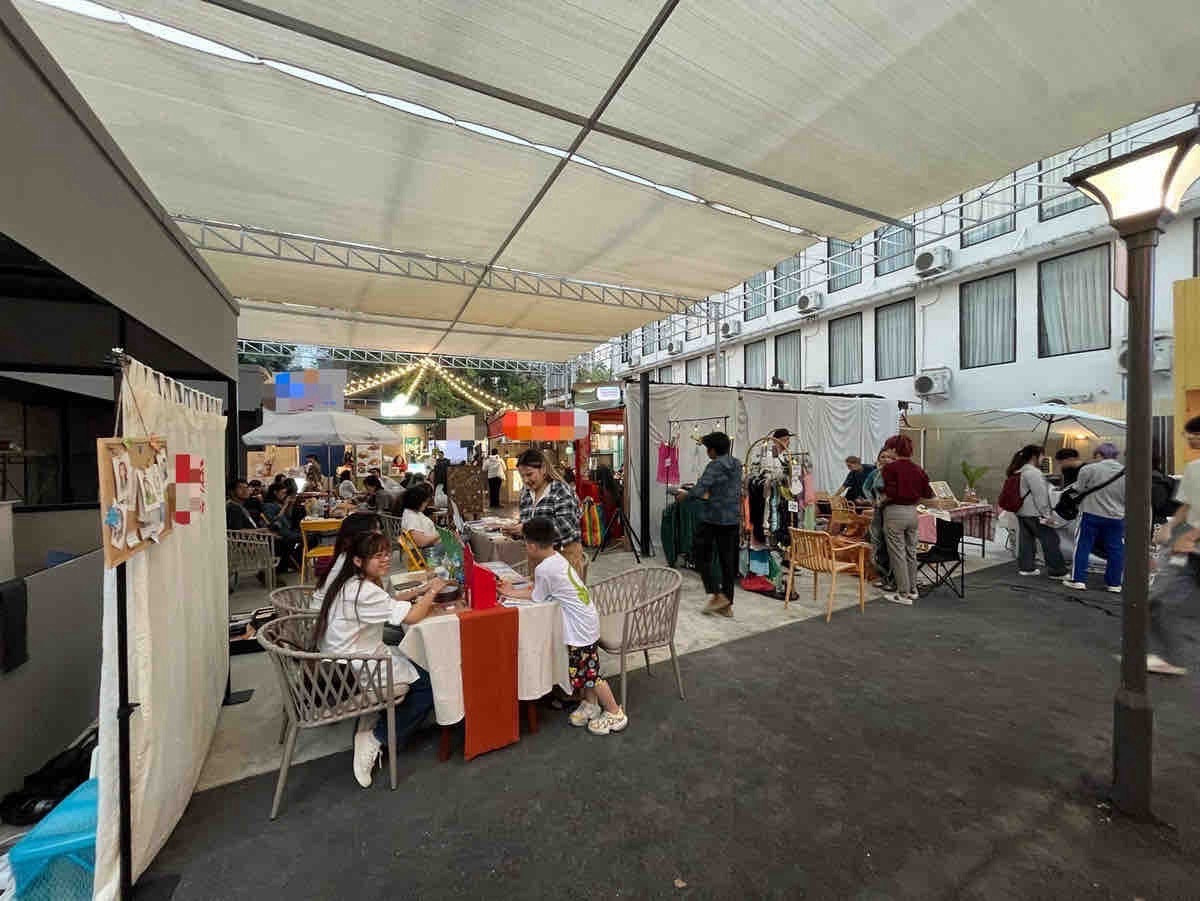 ให้เช่าร้านค้า/ตลาดนัดสุขุมวิท อโศก ทองหล่อ : พื้นที่เช่า 32 ตารางเมตร สำหรับ ทำธุรกิจ @ พร้อมพงษ์ ใกล้ BTS 500 เมตร 