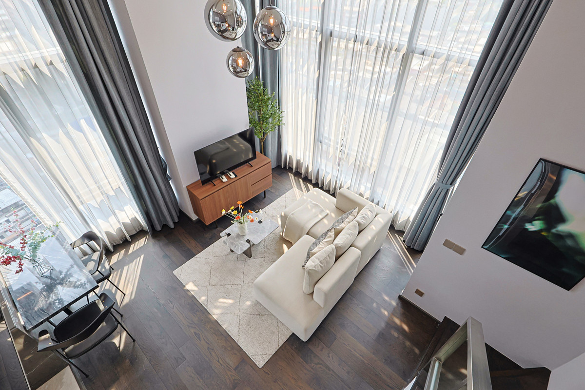 For RentCondoRatchathewi,Phayathai : For Rent Sun Set view🌥️ that I see every day!! Airy room, 2 floors, correct direction according to Feng Shui principles💫