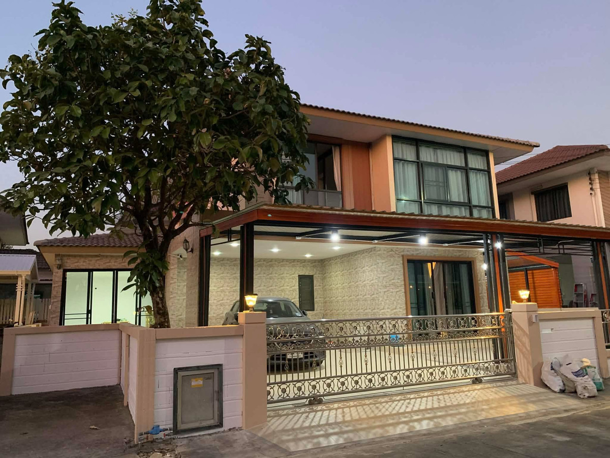 For RentHouseLadkrabang, Suwannaphum Airport : House for rent near Suvarnabhumi Airport, Golden Village Project, Bangna, King Kaew. If interested, contact 082-3223695.