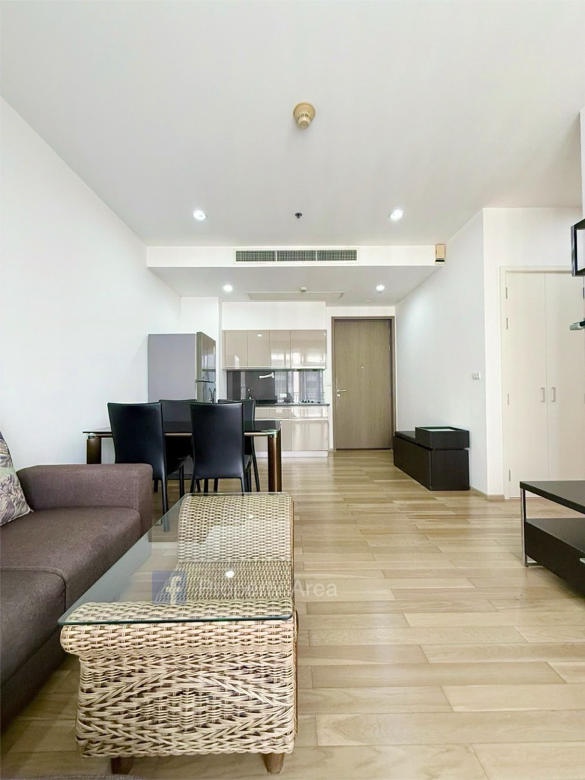 ให้เช่าคอนโดสุขุมวิท อโศก ทองหล่อ : ให้เช่า 39 by Sansiri | สุขุมวิท 39
ใกล้ EmQuartier / BTS พร้อมพงษ์ ชั้น 17 ขนาด 60 ตร.ม 1 ห้องนอน 1 ห้องน้ำ 43,000 บาท จองภายในเดือนนี้ราคาต่อรองได้!!