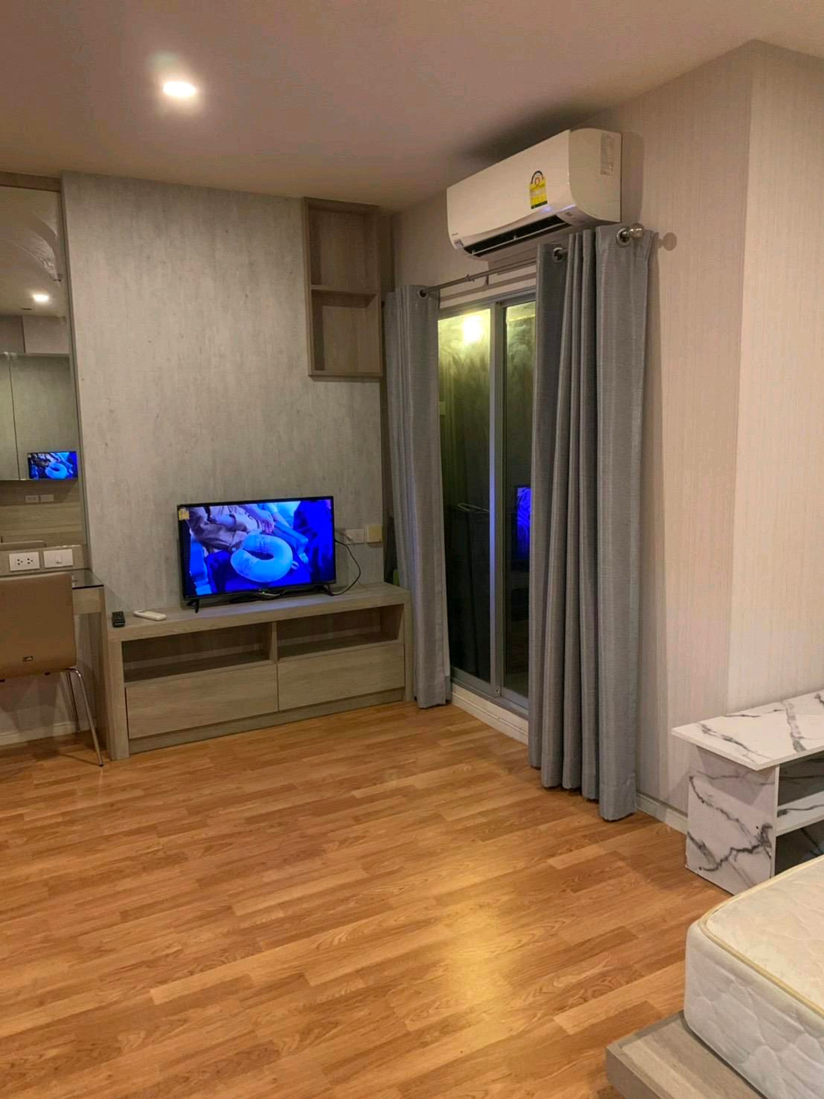 For RentCondoSamut Prakan,Samrong : ✨ Good location, convenient travel, easy to enter the city, cute price, ready to move in immediately 🚆 near BTS Bearing and BTS Samrong.