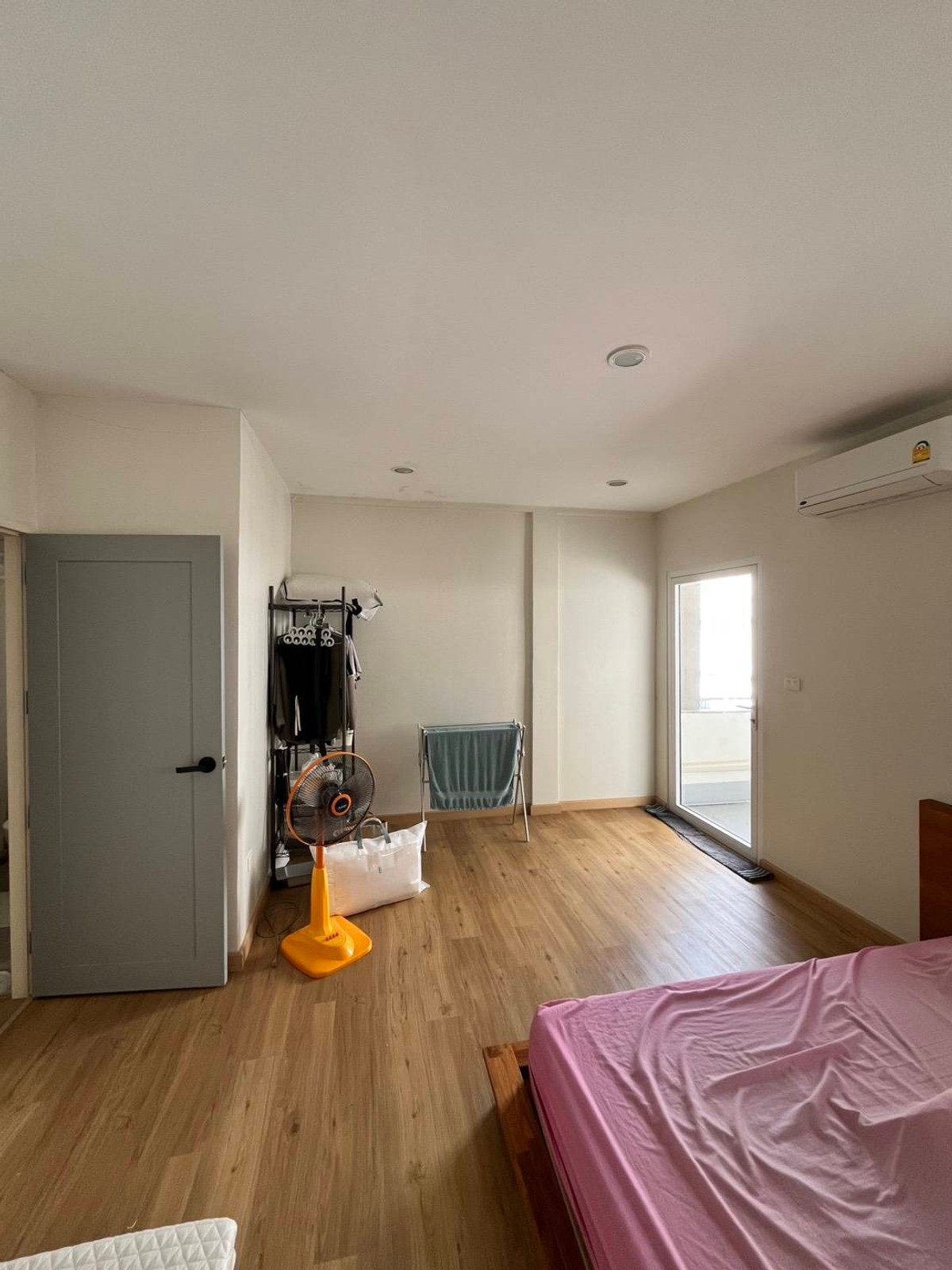 ขายทาวน์โฮมบางนา แบริ่ง ลาซาล : ขายด่วน!! บ้านทาวน์เฮ้าส์ 2 ชั้น บางนา