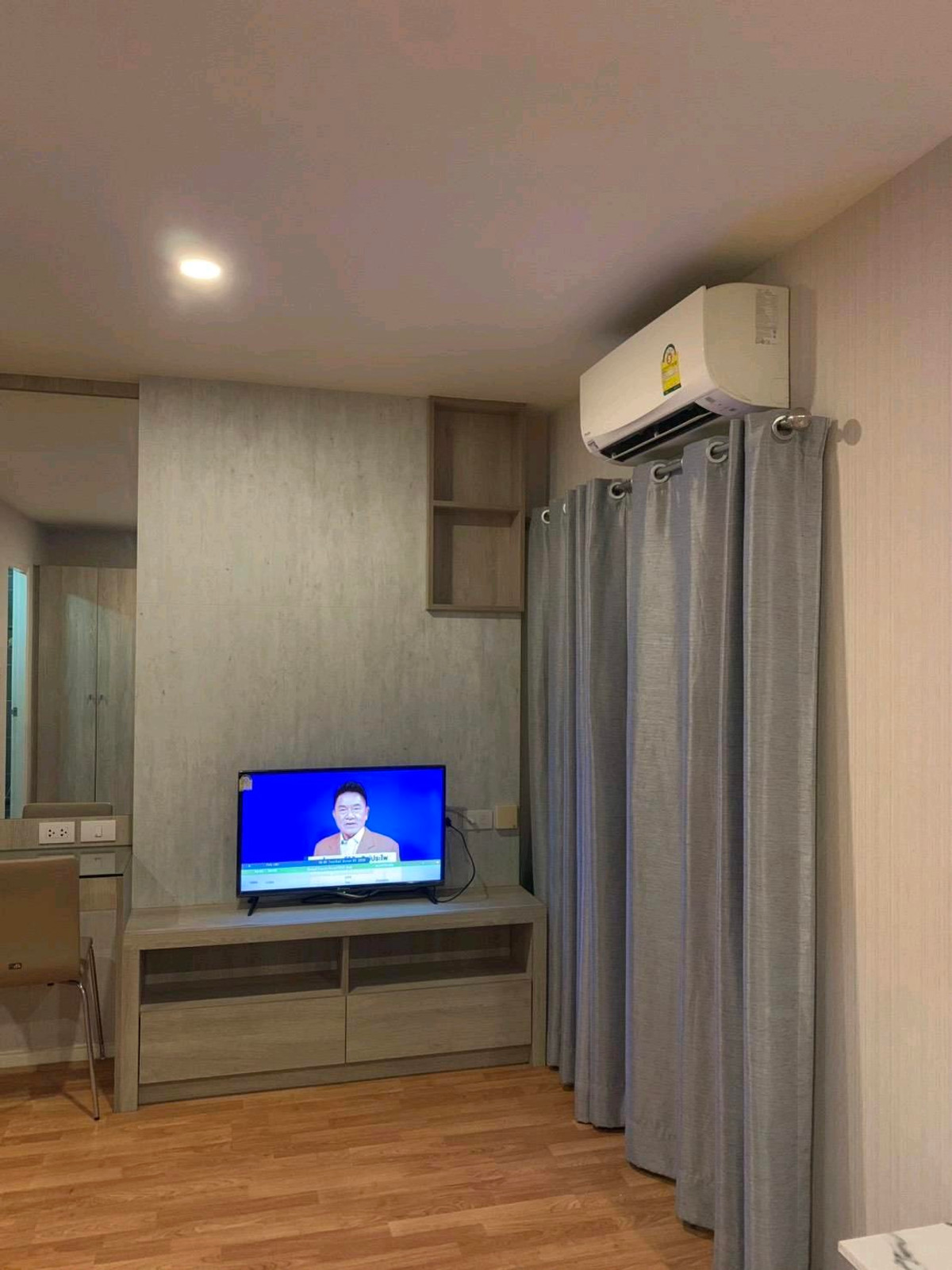 For RentCondoSamut Prakan,Samrong : ✨ Good location, convenient travel, easy to enter the city, cute price, ready to move in immediately 🚆 near BTS Bearing and BTS Samrong.