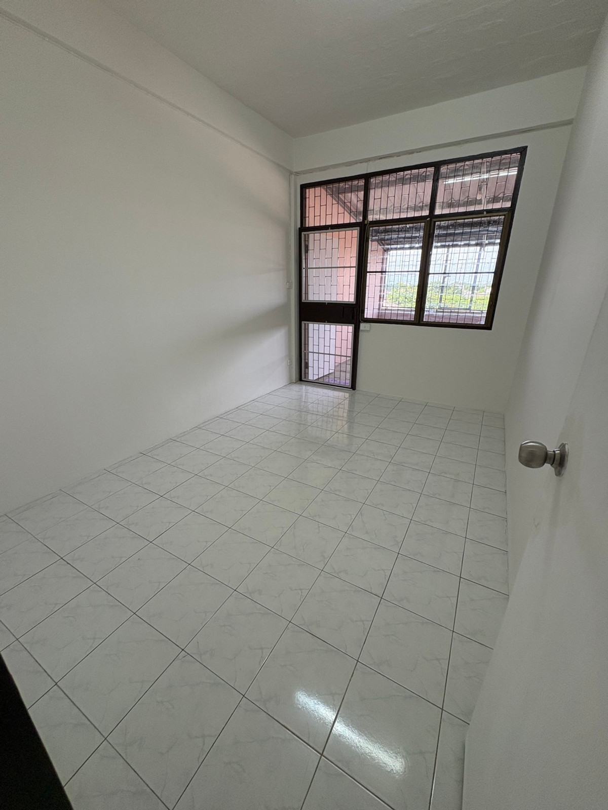 ให้เช่าอาคารพาณิชย์เสรีไทย-นิด้า : ให้เช่า อาคารพาณิชย์ ใกล้ โรงพยาบาลเกษมราษฎร์ รามคำแหง เพียง 3 นาที