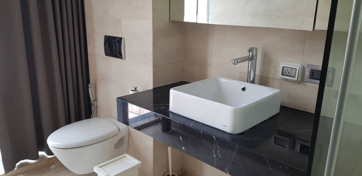 ให้เช่าคอนโดสีลม ศาลาแดง บางรัก : ให้เช่า คอนโด 1 ห้องนอน 61 ตร.ม ใกล้ BTS ศาลาแดง ทำเลศาลาแดง สีลม
