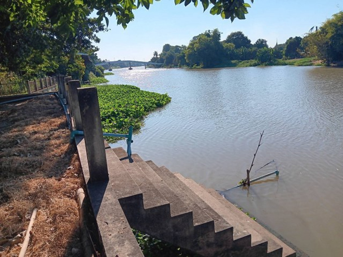For SaleLandSuphan Buri : PZ1278: Empty land for sale along the Tha Chin River, area 364 sq m, next to main road 340, most beautiful river curve corner. Very cheap, worth it Suitable for building a luxury house on the waterfront, POOL VILLA (For rent), Si Prachan District, Suphan 