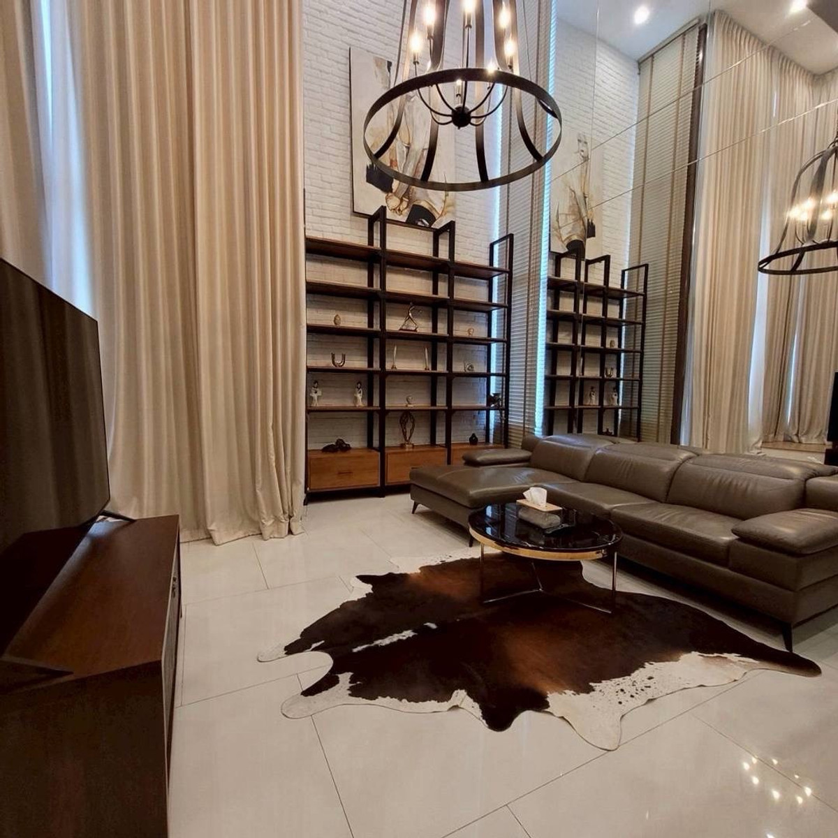 คอนโดสุขุมวิท อโศก ทองหล่อ : ขาย / ให้เช่าคอนโดดูเพล็กซ์ 1 ห้องนอน ขนาดใหญ่ ใกล้ BTS พร้อมพงษ์ สุขุมวิท 24
