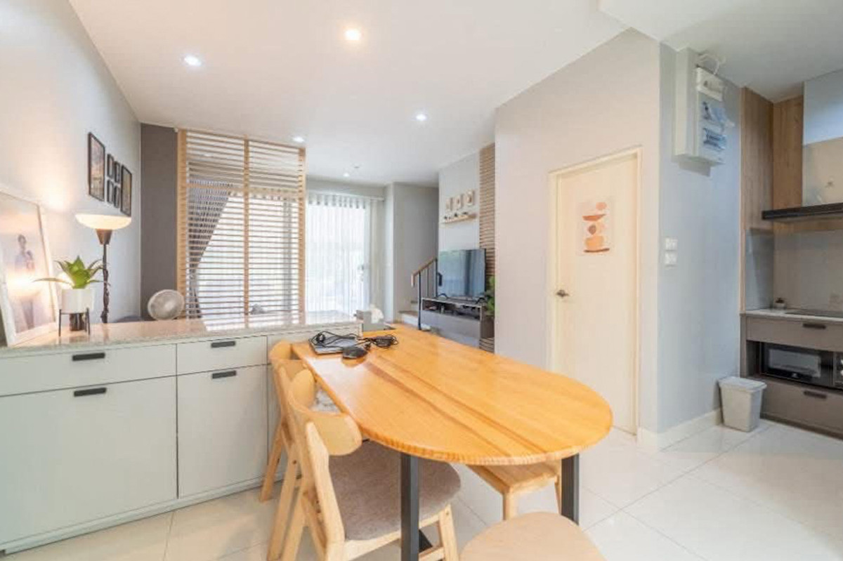 ทาวน์โฮมมีนบุรี-ร่มเกล้า : ทาวน์โฮม 3 ชั้น ใกล้โรงเรียนนานาชาติเวลลิงตัน สนามบินสุวรรณภูมิ 🛫