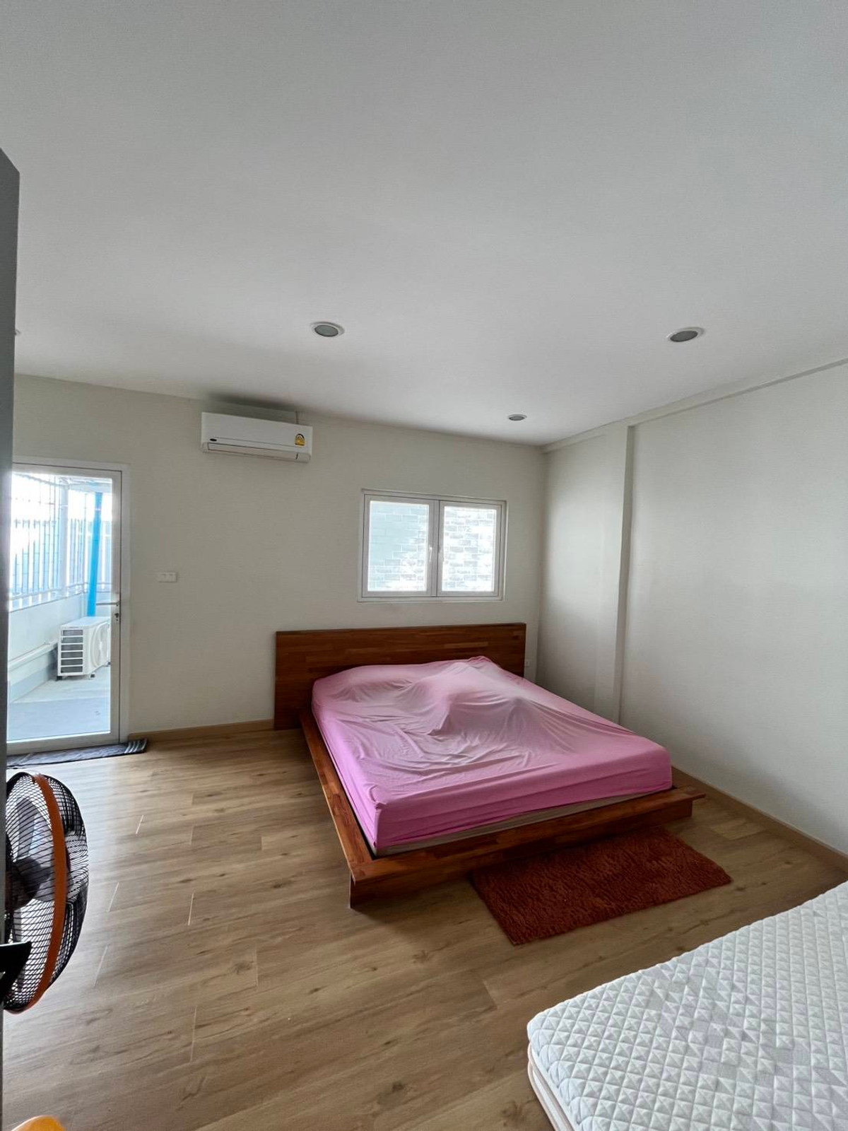 ขายทาวน์โฮมบางนา แบริ่ง ลาซาล : ขายด่วน!! บ้านทาวน์เฮ้าส์ 2 ชั้น บางนา