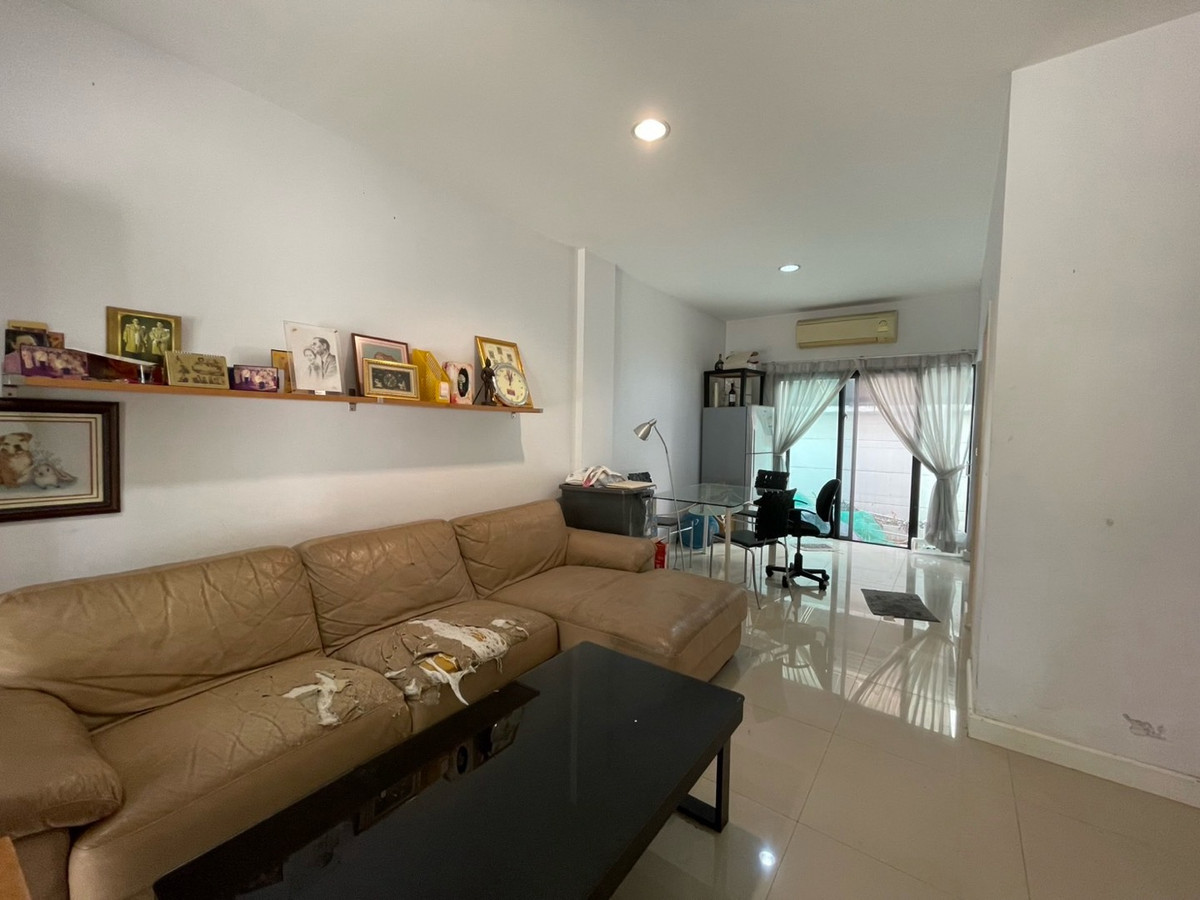 ขายทาวน์โฮมบางซื่อ วงศ์สว่าง เตาปูน : ขายทาวน์โฮม  flora  วงศ์สว่าง เฟอร์ครบ โครงการติดถนนใกล้สถานีรถไฟฟ้า