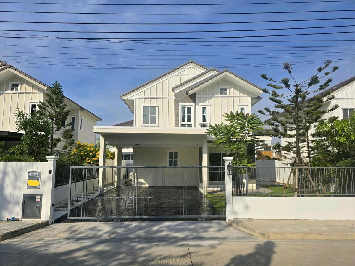 ให้เช่าบ้านบางนา แบริ่ง ลาซาล : ให้เช่าบ้านเดี่ยว Villaggio 2 ศรีนครินทร์–บางนา
บ้านสวย ทำเลพรีเมียม ใกล้ Mega Bangna เพียง 12 นาที 
วิวสระว่ายน้ำ ตรงข้ามคลับเฮ้าส์ บรรยากาศรีสอร์ท พร้อมเข้าอยู่