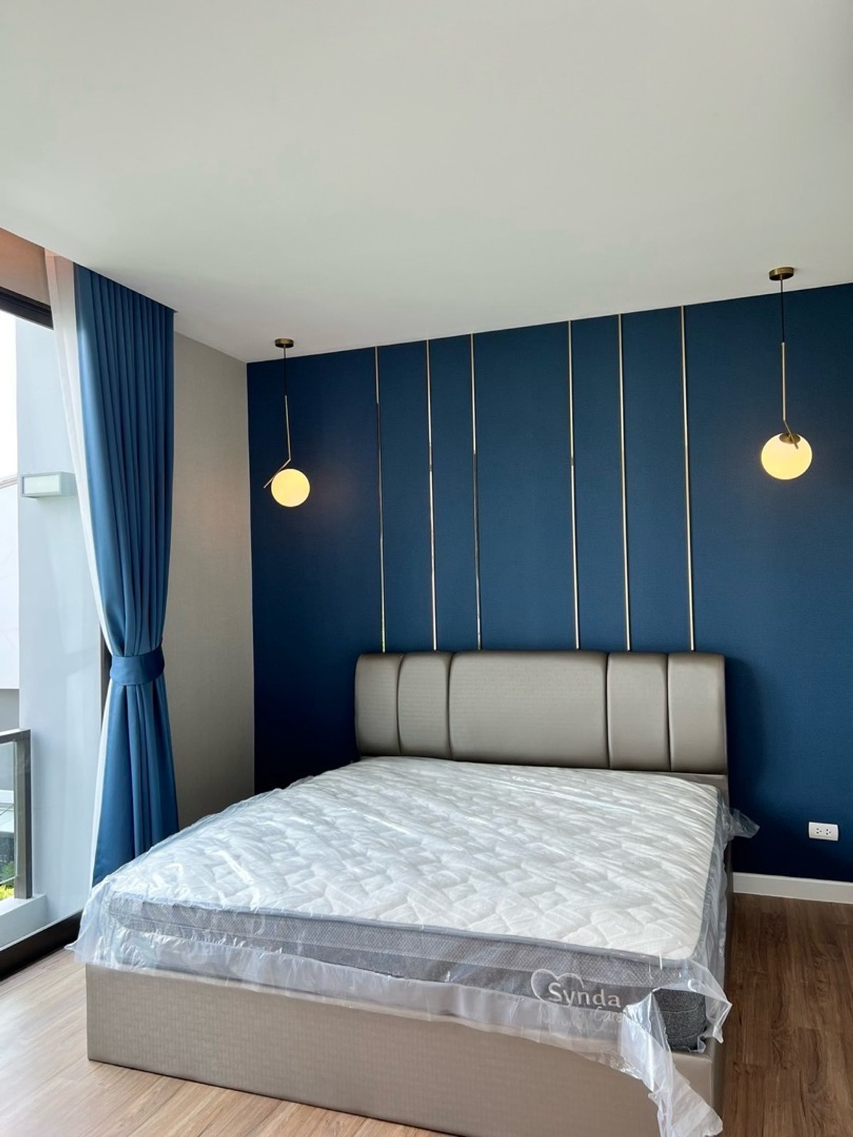 ให้เช่าเลียบทางด่วนรามอินทรา : บ้านแฝด ตกแต่งพร้อมอยู่ เช่า 110,000 บาท