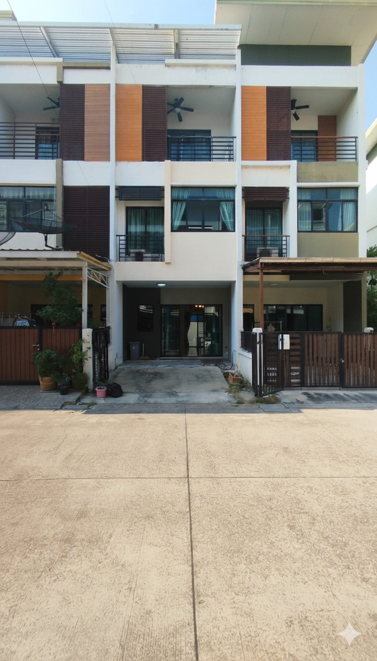 ขายทาวน์โฮมท่าพระ ตลาดพลู วุฒากาศ : S04-0125 SALE! 3-Story Townhome @ Sixnature Kalapapruek Only 2.99 MB!
