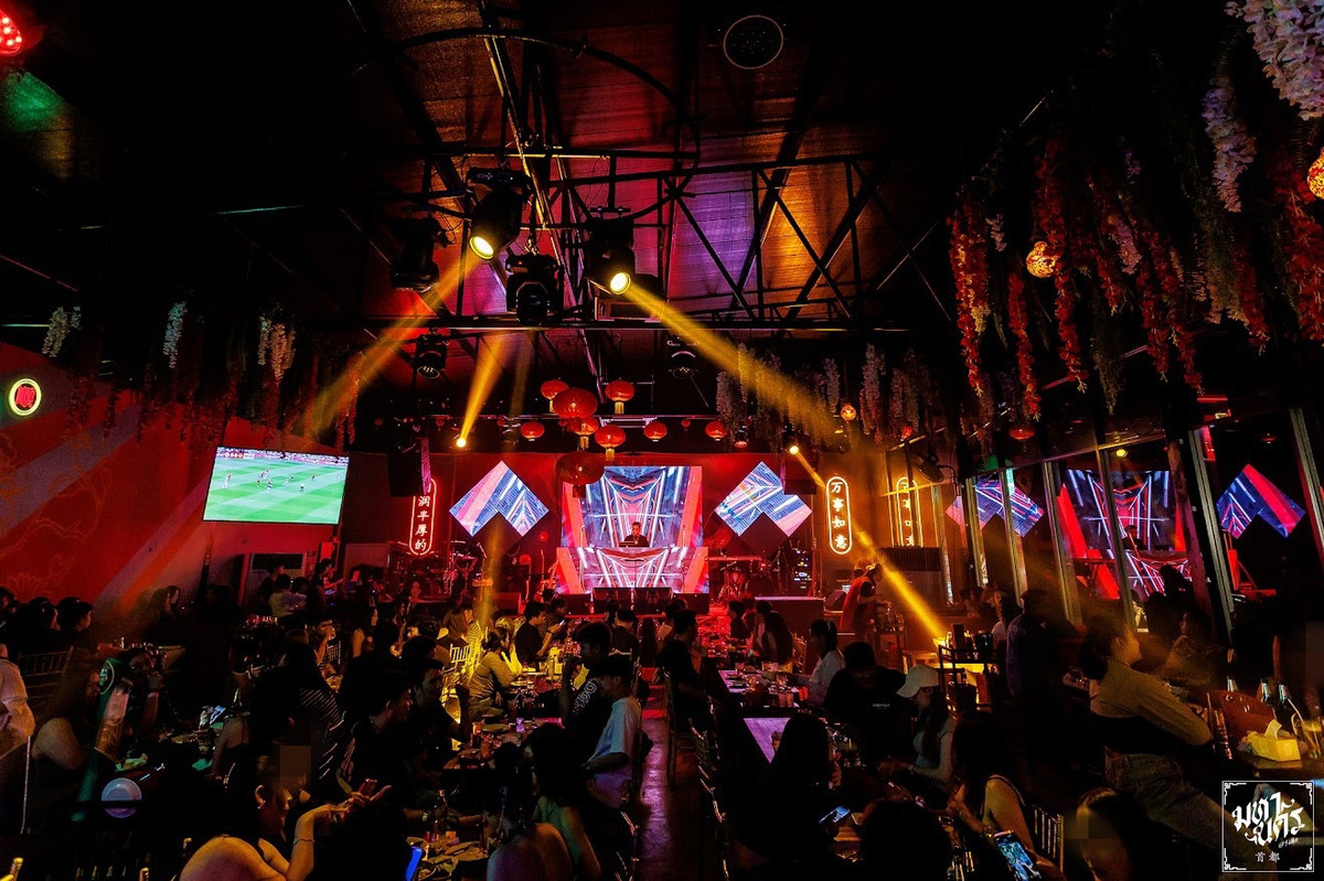 เซ้งร้านค้า/ตลาดนัดปทุมธานี รังสิต ธรรมศาสตร์ : เซ้ง ร้านนั่งชิว-ดนตรีสด-ผับ รังสิต คลอง4 ตัวอาคารเห็นชัด ติดถนนใหญ่ มีที่จอดรถเยอะ