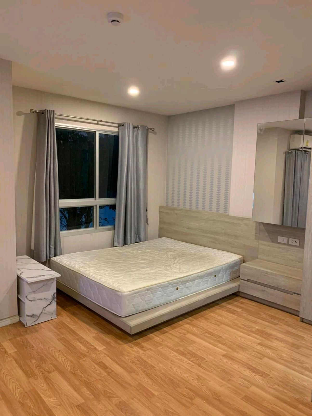 For RentCondoSamut Prakan,Samrong : ✨ Good location, convenient travel, easy to enter the city, cute price, ready to move in immediately 🚆 near BTS Bearing and BTS Samrong.