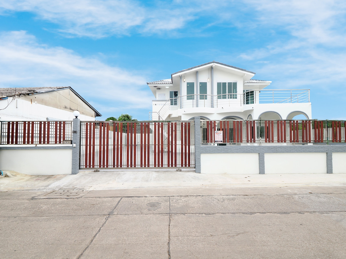 ขายบ้านเอกชัย บางบอน : ขายราคาพิเศษ บ้านเดี่ยว 2 ชั้น 117 ตร.ว ซ.ตลับทอง2 ขนาด 7นอน 4น้ำ บ้านหลังใหญ่ ทำเลดีมาก เข้าซอยเพียง 30เมตร รีโนเวทใหม่ทั้งหลัง พร้อมเข้าอยู่ได้ทันที [เอกชัย-พระราม2]