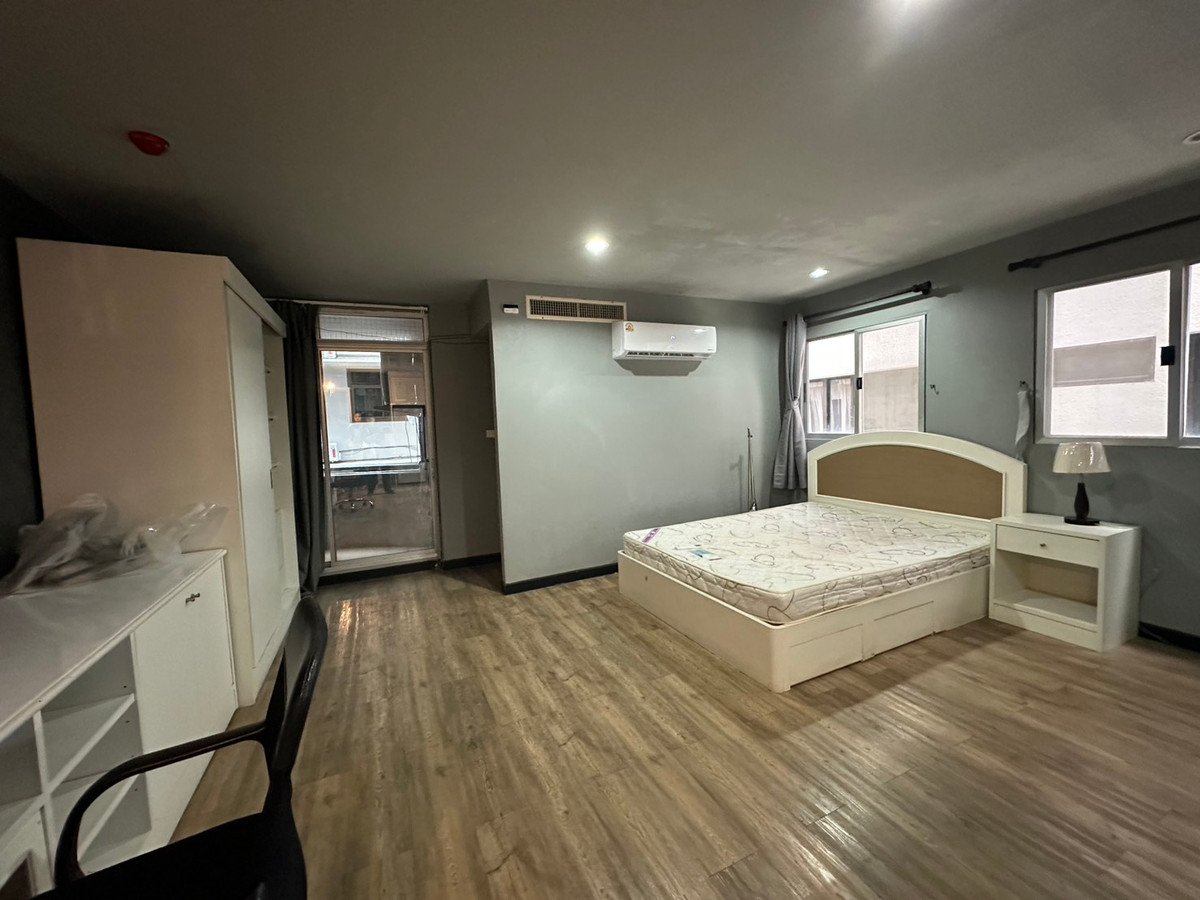 ให้เช่าคอนโดสุขุมวิท อโศก ทองหล่อ : For Rent – Condo 15 Suite Condominium Renovated with grear price only 15,000 Bath (S03-2388) 