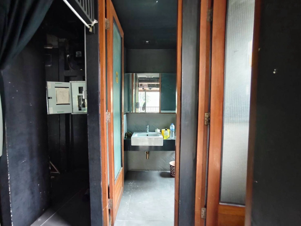 ให้เช่าร้านค้า/ตลาดนัดสุขุมวิท อโศก ทองหล่อ : พื้นที่เช่า 250 ตารางเมตร 2 ชั้น ซอยทองหล่อ สุขุมวิท 55 สำหรับ ทำธุรกิจ และ มีที่จอดรถ