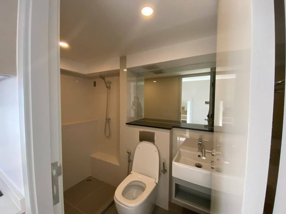 For RentCondoSathorn, Narathiwat : For rent: Knightsbridge Prime Sathorn, fully furnished, ready to move in, Duplex, corner room, 30th floor, area 44 sq m. Monthly rent 28,000 baht.