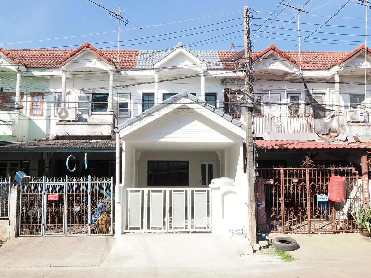 ขายทาวน์โฮมปทุมธานี รังสิต ธรรมศาสตร์ : Clearance Sale บ้านรีโนเวทใหม่ ทาวน์เฮ้าส์ 2 ชั้น ม.รินทร์ทอง ขนาด 16 ตร.ว. 2นอน 2น้ำ 1จอดรถ บ้านสวยมาก ทำเลดี วัสดุพรีเมี่ยม รีโนเวทใหม่ พร้อมเข้าอยู่ได้ทันที [ลำลูกกา-คลองสอง]