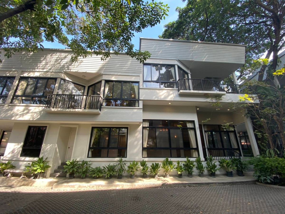 ให้เช่าบ้านสุขุมวิท อโศก ทองหล่อ : Single House for Rent on Sukhumvit 38. Only 750 meter to BTS Thonglor.