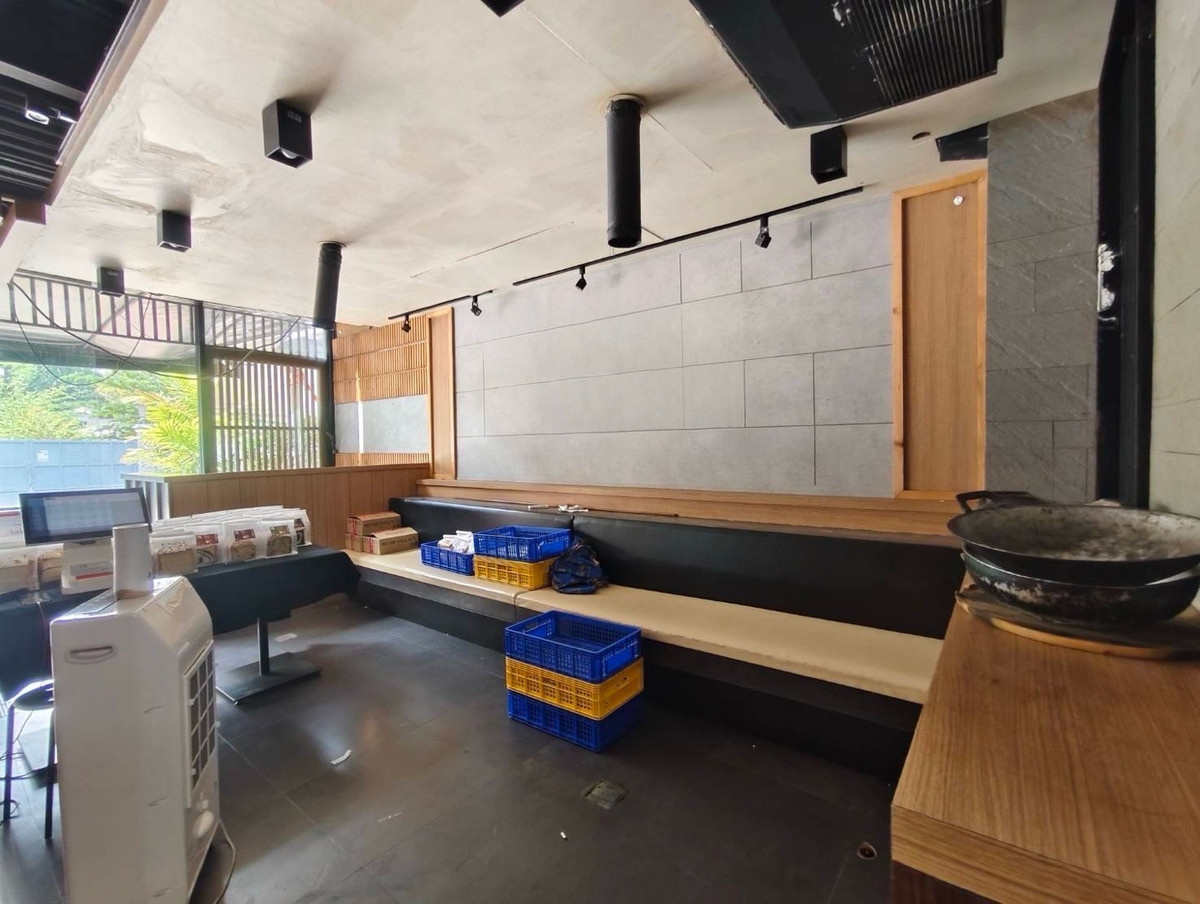 ให้เช่าร้านค้า/ตลาดนัดสุขุมวิท อโศก ทองหล่อ : พื้นที่เช่า 250 ตารางเมตร 2 ชั้น ซอยทองหล่อ สุขุมวิท 55 สำหรับ ทำธุรกิจ และ มีที่จอดรถ