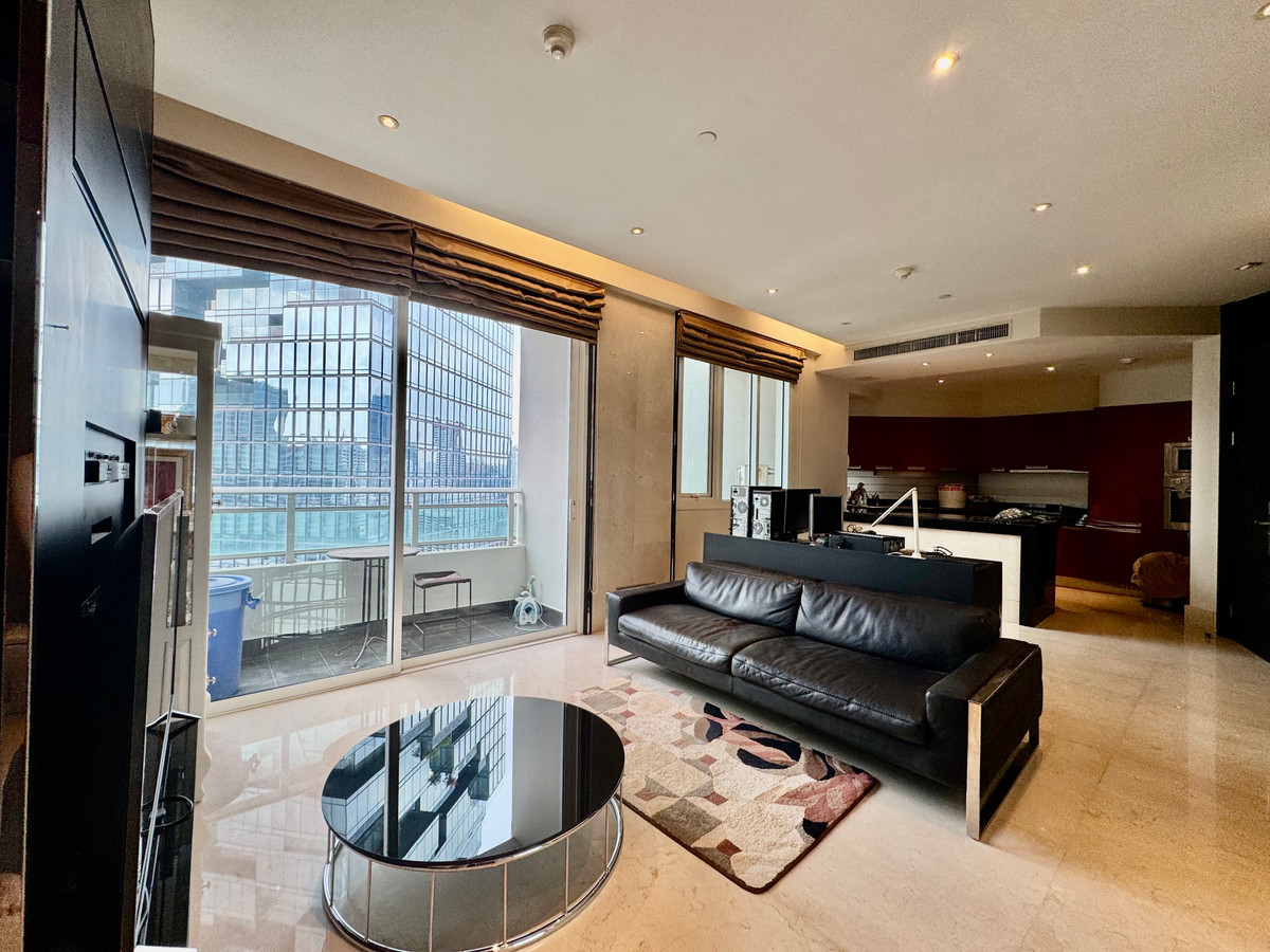 For SaleCondoSathorn, Narathiwat : sell!!! Large 2 bedroom condo in the heart of Sathorn-Silom.