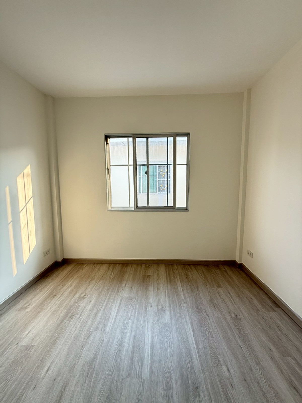 ขายทาวน์โฮมนนทบุรี บางใหญ่ บางบัวทอง : 💥💥  🏡 ทาวน์เฮ้าส์ หมู่บ้าน เดอะ วิลล่า รัตนาธิเบศร์ (รีโนเวทใหม่ทั้งหลัง  พร้อมหิ้วกระเป๋าเข้าอยู่ )📌