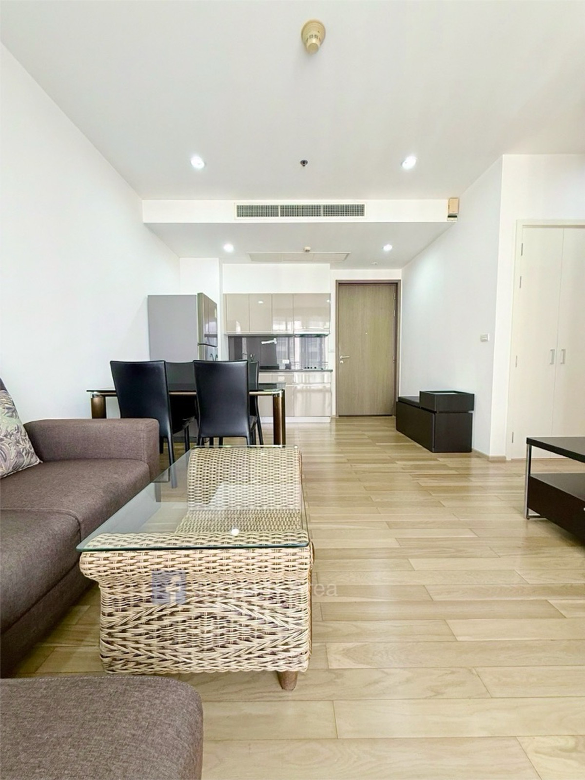 ให้เช่าคอนโดสุขุมวิท อโศก ทองหล่อ : ให้เช่า 39 by Sansiri | สุขุมวิท 39
ใกล้ EmQuartier / BTS พร้อมพงษ์ ชั้น 17 ขนาด 60 ตร.ม 1 ห้องนอน 1 ห้องน้ำ 43,000 บาท จองภายในเดือนนี้ราคาต่อรองได้!!