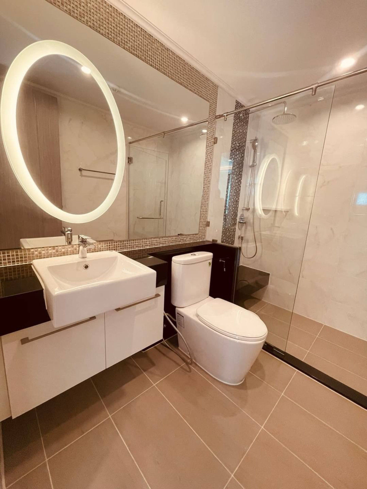 ให้เช่าคอนโดสุขุมวิท อโศก ทองหล่อ : PFD-07998 ให้เช่าคอนโดหรู สุขุมวิท 39 ใกล้ BTS พร้อมพงษ์ | Condo for Rent Near BTS Phrom Phong