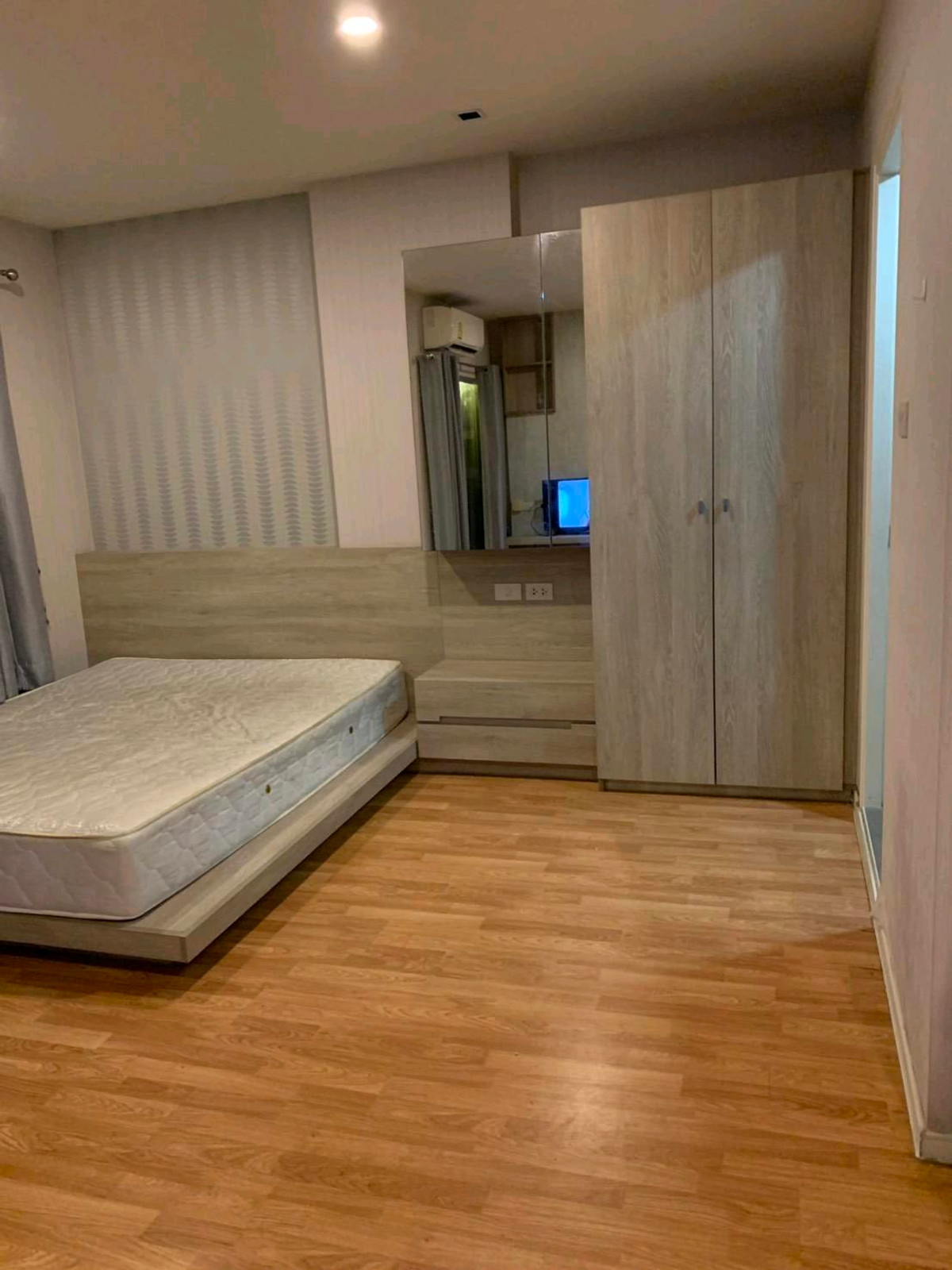 For RentCondoSamut Prakan,Samrong : ✨ Good location, convenient travel, easy to enter the city, cute price, ready to move in immediately 🚆 near BTS Bearing and BTS Samrong.