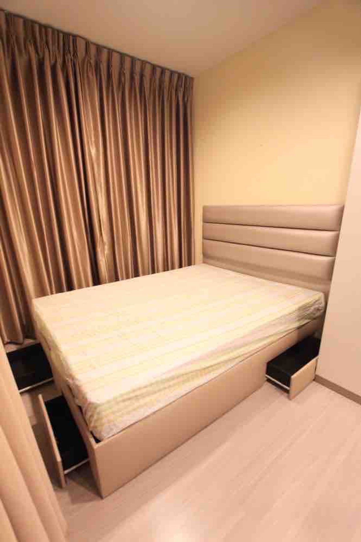For RentCondoRama9, Petchburi, RCA : Condo for rent : Life Asoke Hype