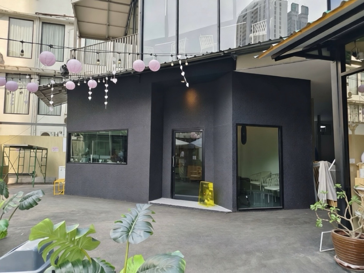 ให้เช่าร้านค้า/ตลาดนัดสุขุมวิท อโศก ทองหล่อ : พื้นที่เช่า 32 ตารางเมตร สำหรับ ทำธุรกิจ @ พร้อมพงษ์ ใกล้ BTS 500 เมตร 