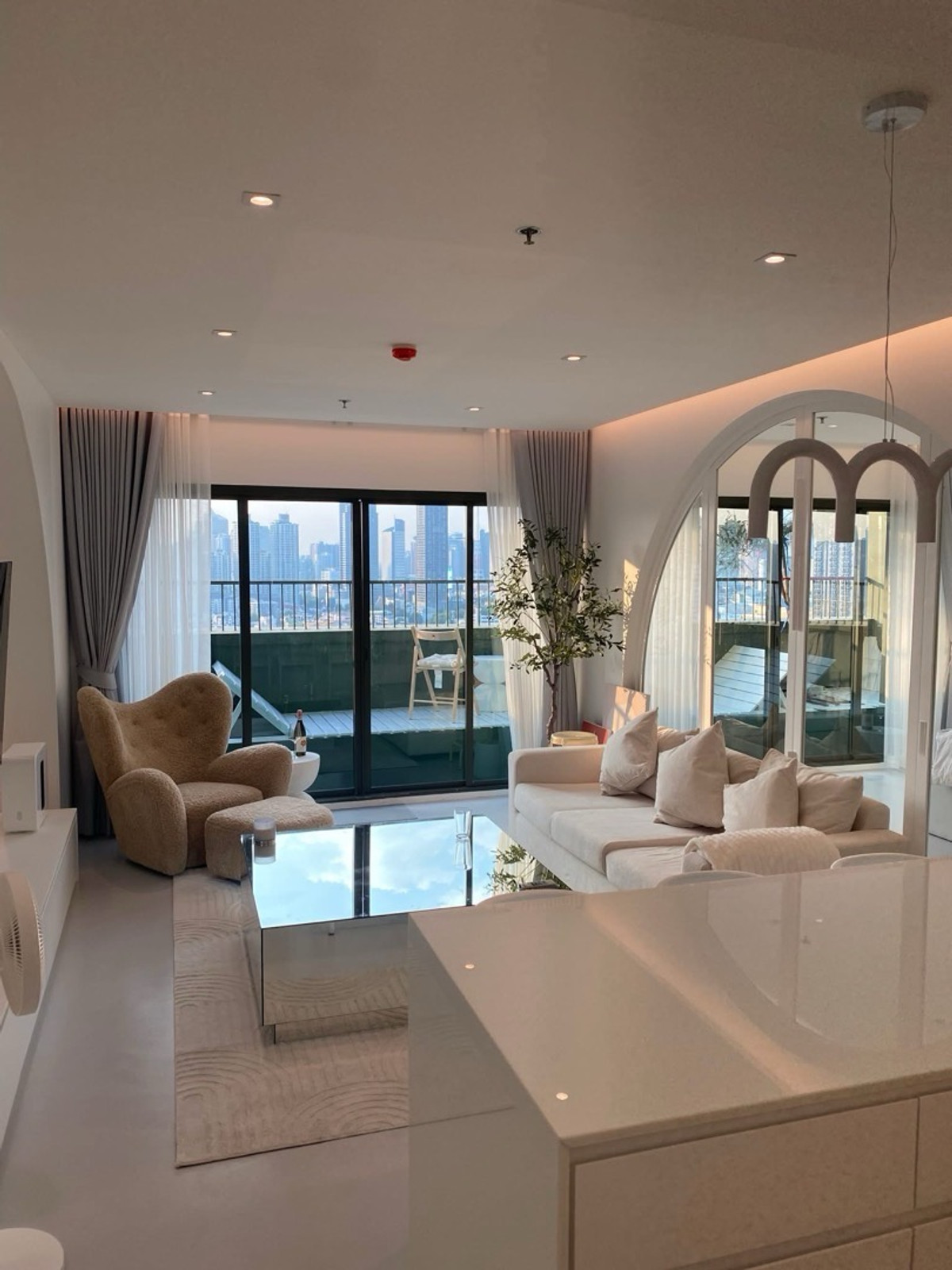 For RentCondoSukhumvit, Asoke, Thonglor : For Rent: Noble Solo Thonglor – Designer 1-Bedroom Residence with Private Terrace (70 sqm)
Available for short-term rental from mid-June 2026.
