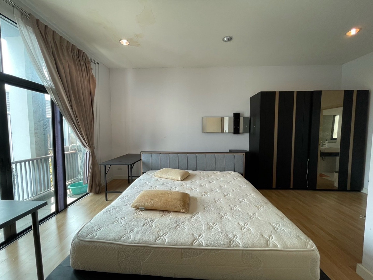 ขายทาวน์โฮมบางซื่อ วงศ์สว่าง เตาปูน : ขายทาวน์โฮม  flora  วงศ์สว่าง เฟอร์ครบ โครงการติดถนนใกล้สถานีรถไฟฟ้า