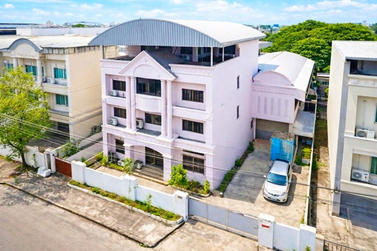 ให้เช่าโกดังรัตนาธิเบศร์ สนามบินน้ำ พระนั่งเกล้า : โรงงานพร้อมอาคารออฟฟิศ 3 ชั้น ตลาดสมบัติบุรี 2.55กม. ถนน 345 ไทวัสดุ บางบัวทอง 2.9กม. 2 ห้องน้ำ 202ตร.ว. 1,202 ตร.ม. ตลาดบางบัวทอง 2.8 กม.