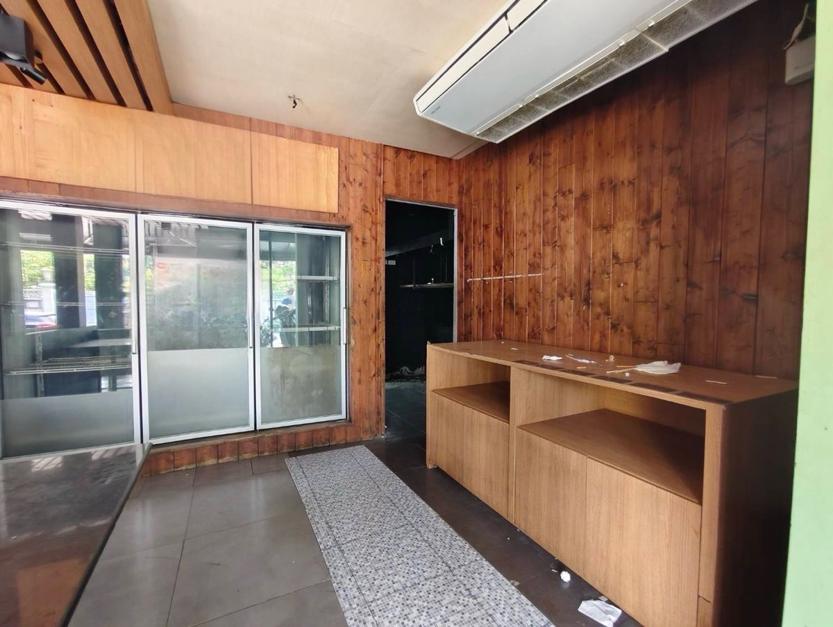 ให้เช่าร้านค้า/ตลาดนัดสุขุมวิท อโศก ทองหล่อ : พื้นที่เช่า 250 ตารางเมตร 2 ชั้น ซอยทองหล่อ สุขุมวิท 55 สำหรับ ทำธุรกิจ และ มีที่จอดรถ