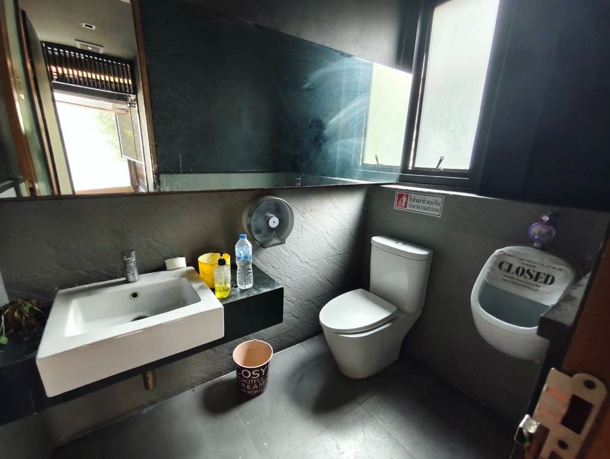 ให้เช่าร้านค้า/ตลาดนัดสุขุมวิท อโศก ทองหล่อ : พื้นที่เช่า 250 ตารางเมตร 2 ชั้น ซอยทองหล่อ สุขุมวิท 55 สำหรับ ทำธุรกิจ และ มีที่จอดรถ