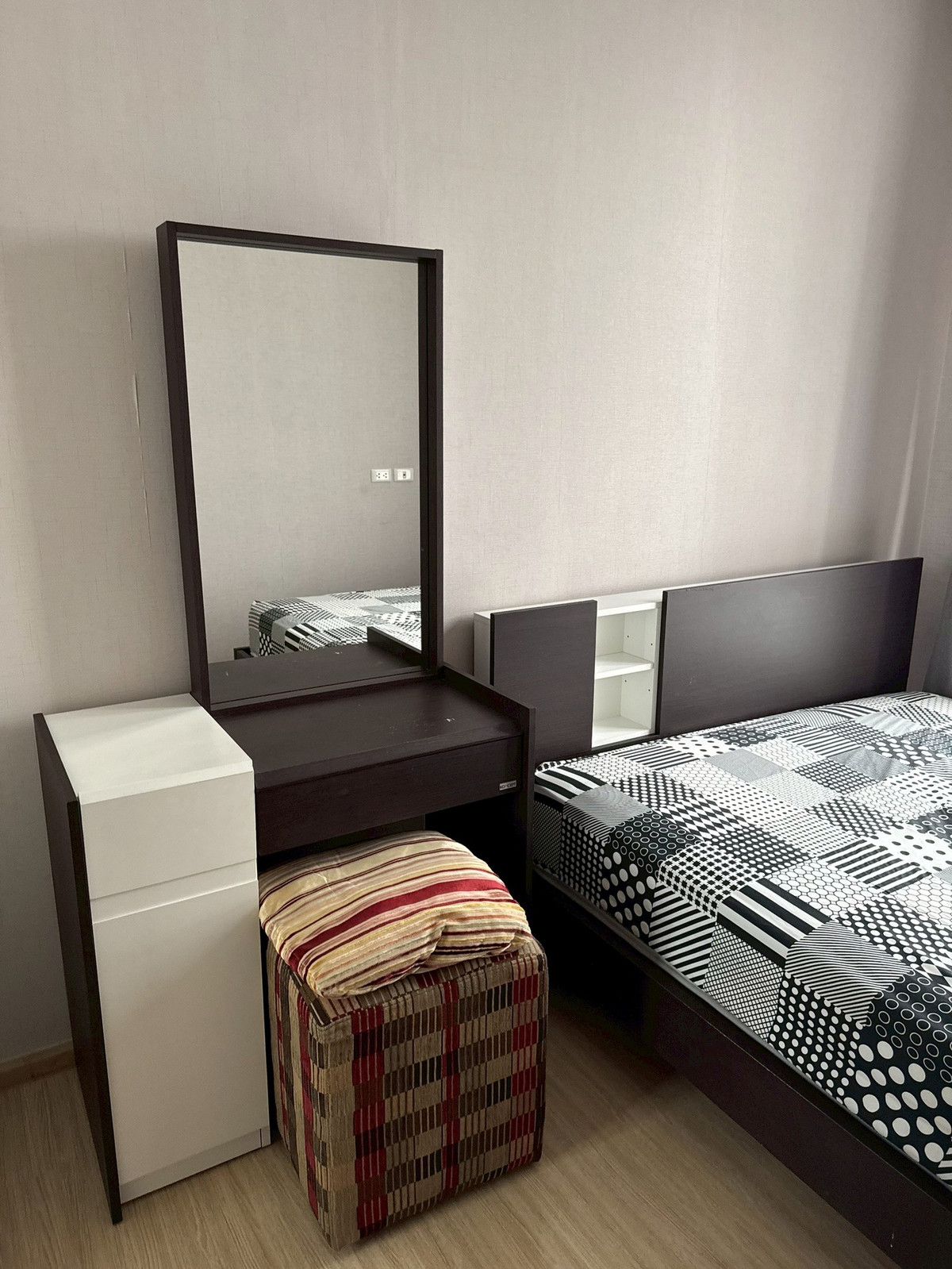 ให้เช่าคอนโดปิ่นเกล้า จรัญสนิทวงศ์ : 🏗️ ห้องฟังก์ชันครบ ปลอดภัย วิวเมืองชั้น 14 พลัม คอนโด ปิ่นเกล้า สเตชั่น