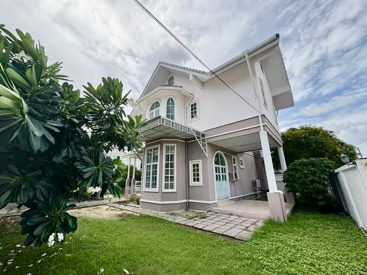 For SaleHouseOnnut, Udomsuk : For Sale: Corner Detached House on Sukhumvit 101 Large Land Plot 149 SQ.W. | Split-Level L-Shape Design | Near BTS Punnawithi