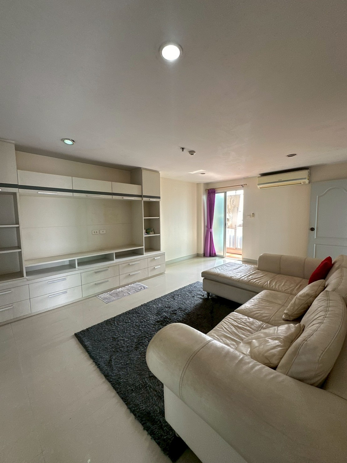 For SaleCondoBang Sue, Wong Sawang, Tao Pun : (OwnerPost) Condo for sale, Regent Home 6/1, prime location near MRT Bang Son, only 5 minutes.