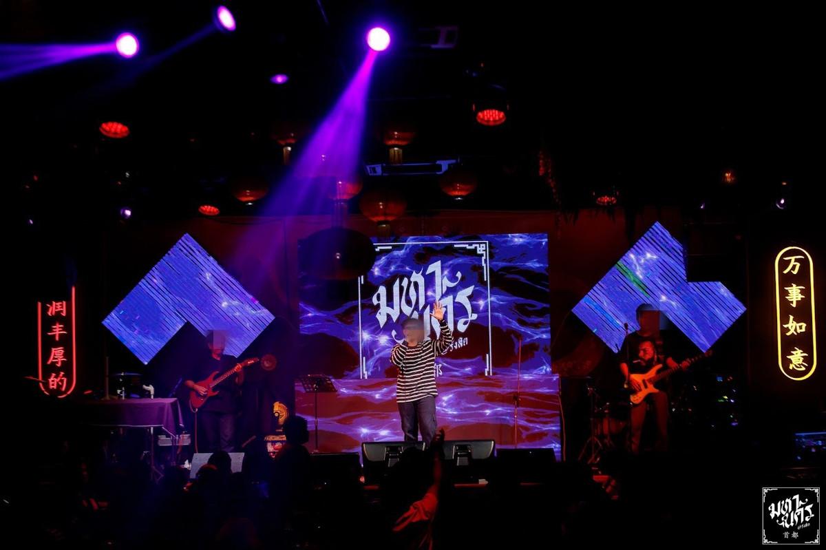 เซ้งร้านค้า/ตลาดนัดปทุมธานี รังสิต ธรรมศาสตร์ : เซ้ง ร้านนั่งชิว-ดนตรีสด-ผับ รังสิต คลอง4 ตัวอาคารเห็นชัด ติดถนนใหญ่ มีที่จอดรถเยอะ