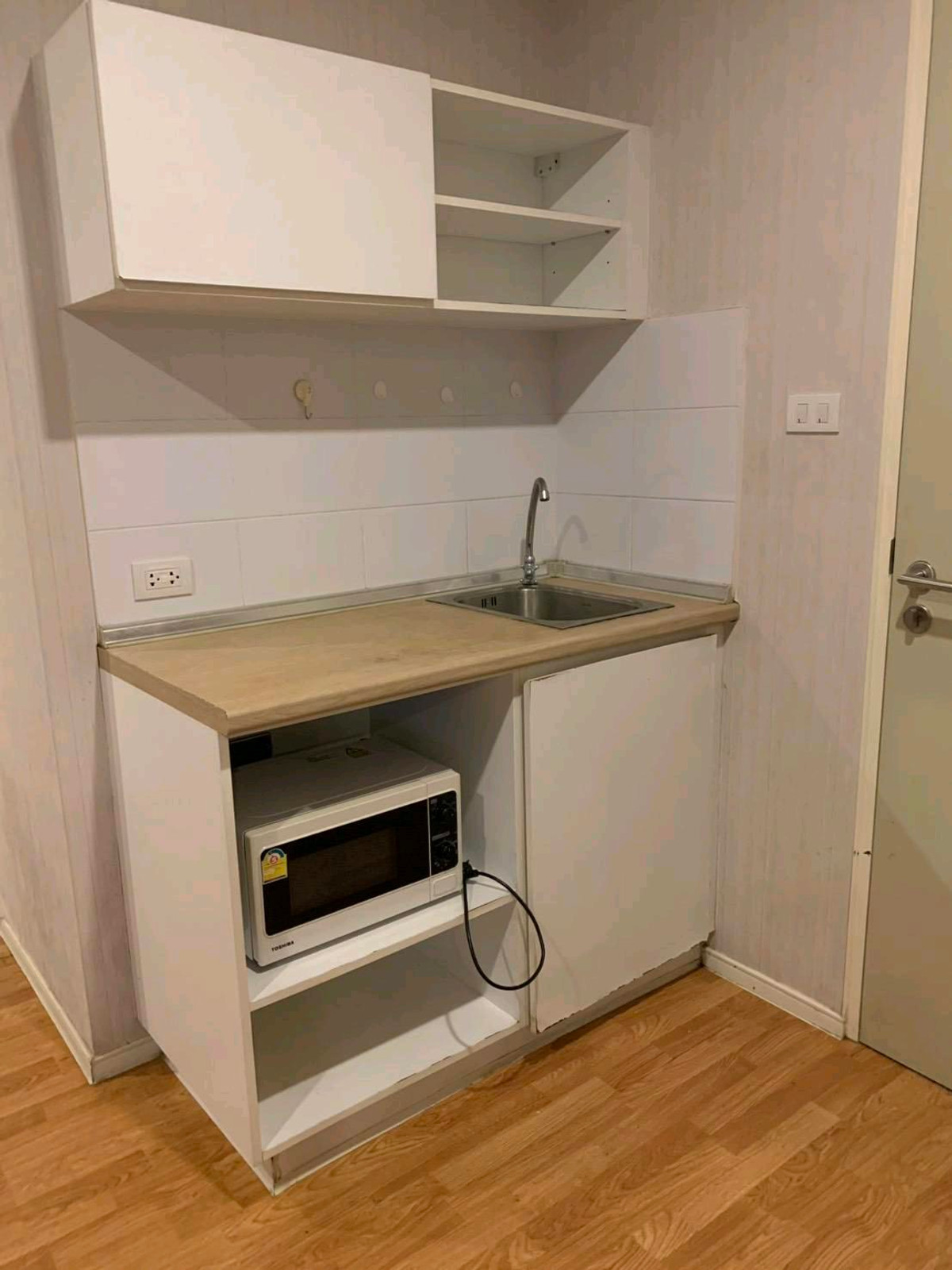 For RentCondoSamut Prakan,Samrong : ✨ Good location, convenient travel, easy to enter the city, cute price, ready to move in immediately 🚆 near BTS Bearing and BTS Samrong.