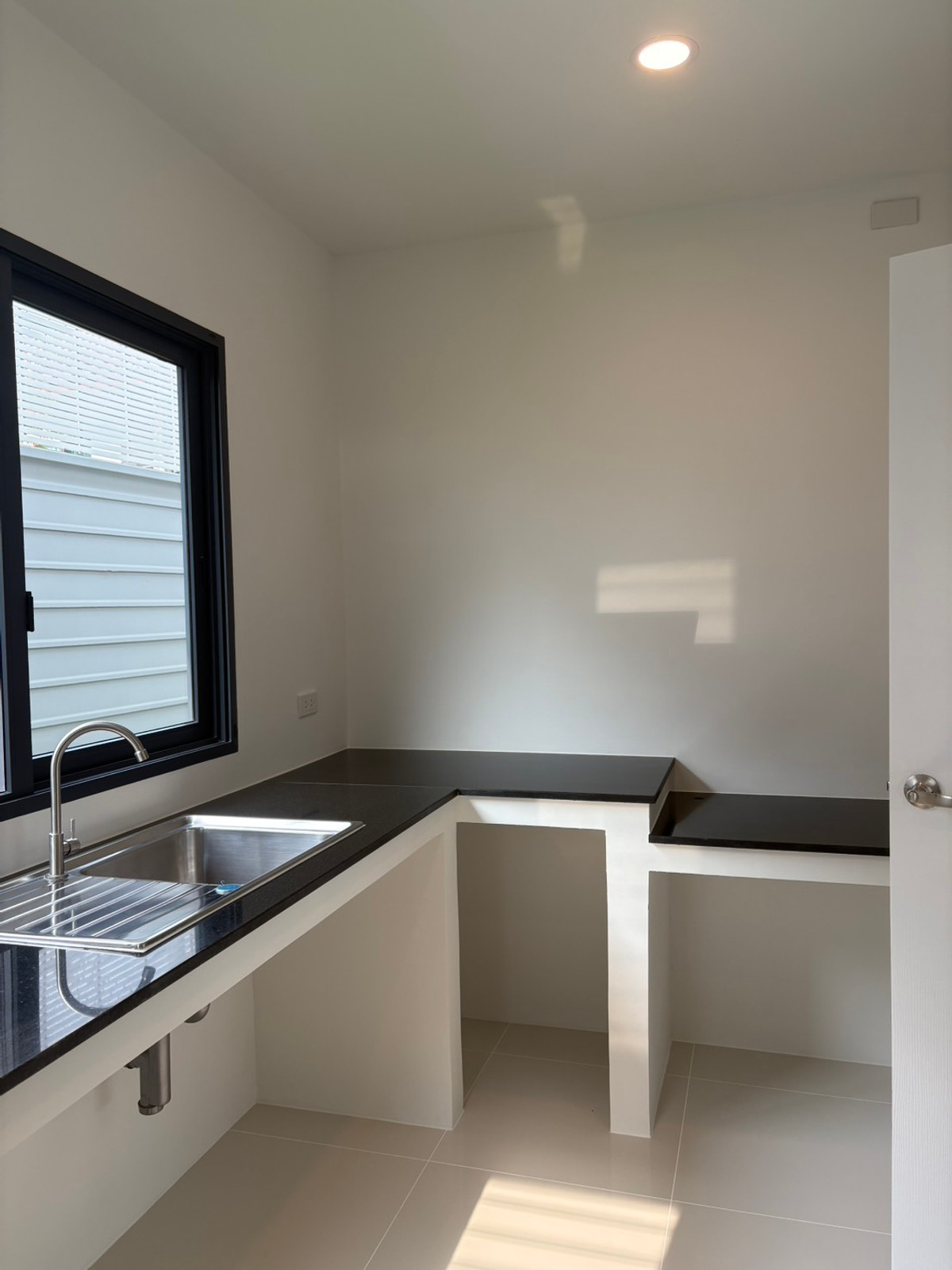 For RentHousePathum Thani,Rangsit, Thammasat : Centro Vibhavadi / 4 bedrooms (for rent), Centro Vibhavadi / 4 Bedrooms (FOR RENT) BALL263