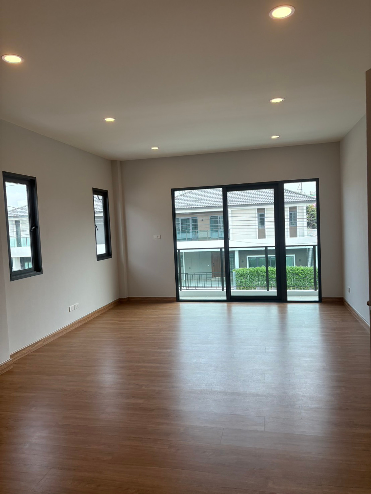 For RentHousePathum Thani,Rangsit, Thammasat : Centro Vibhavadi / 4 bedrooms (for rent), Centro Vibhavadi / 4 Bedrooms (FOR RENT) BALL263