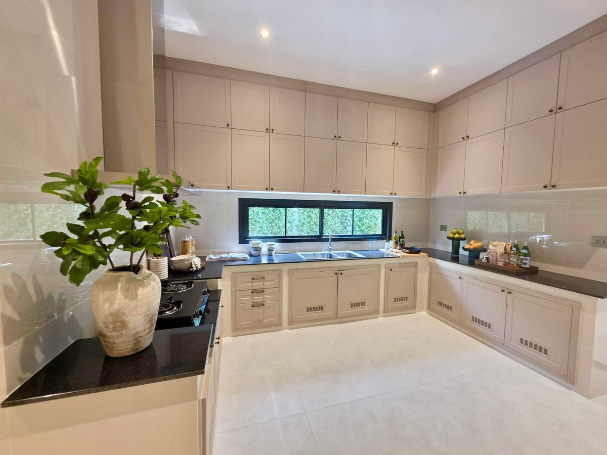 ขายบ้านปิ่นเกล้า จรัญสนิทวงศ์ : Narasiri Borommaratchachonnani: Size L Cumberland 212sqwah 843sqm. 5bed 7bath 100,000,000 Am: 0656199198