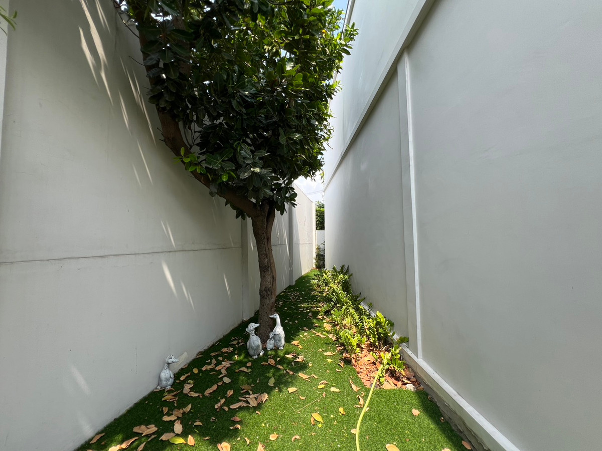 For SaleTownhomeBangna, Bearing, Lasalle : Vive Bangna KM.7 for sale, corner unit.