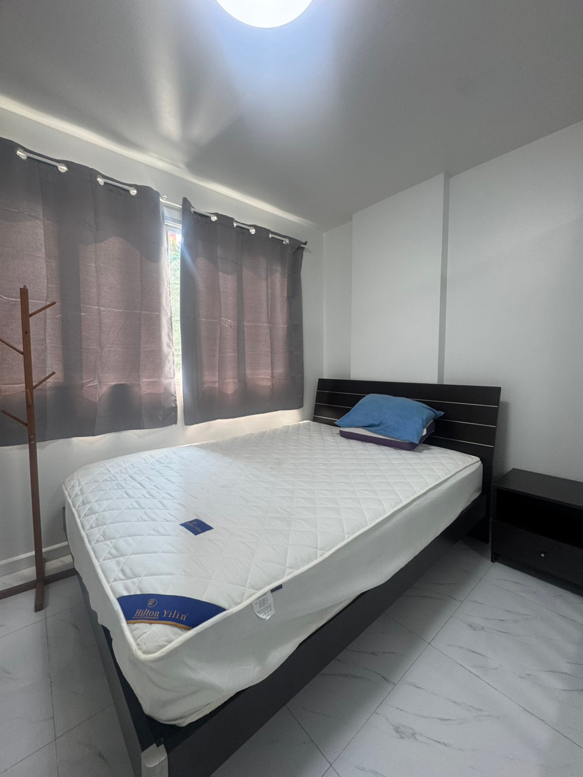 For RentCondoNawamin, Ramindra : For rent, D Condo Ram Intra, Dcondo Ram Intra, Ram Intra 47, next to the road, spacious room, separated kitchen, new air conditioner, new water heater. New granite flooring Renovate and paint the new room