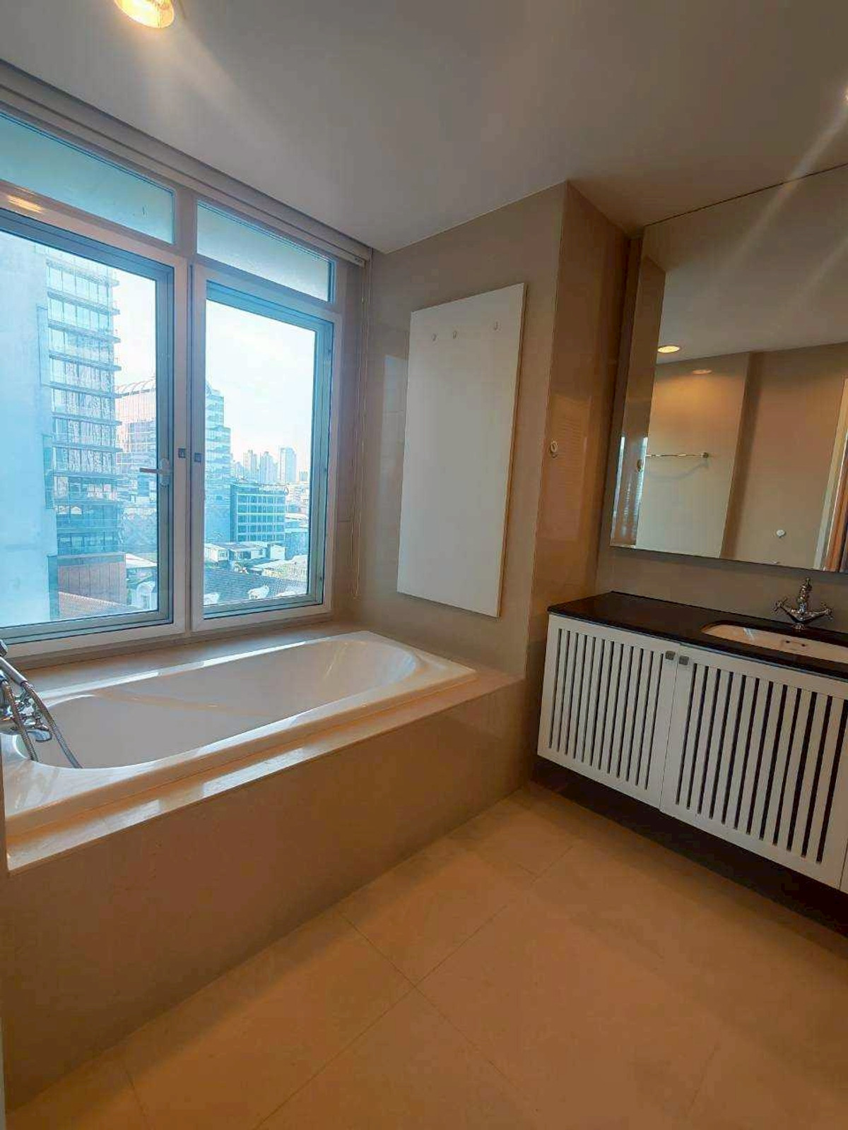 For RentCondoSukhumvit, Asoke, Thonglor : LHC14367 – Condo for Rent | Hampton Residence Thonglor | 232 sqm | 4 Beds 4 Baths | Near BTS Thonglor | 160K/Month | Condo for rent Hampton Residence Thonglor